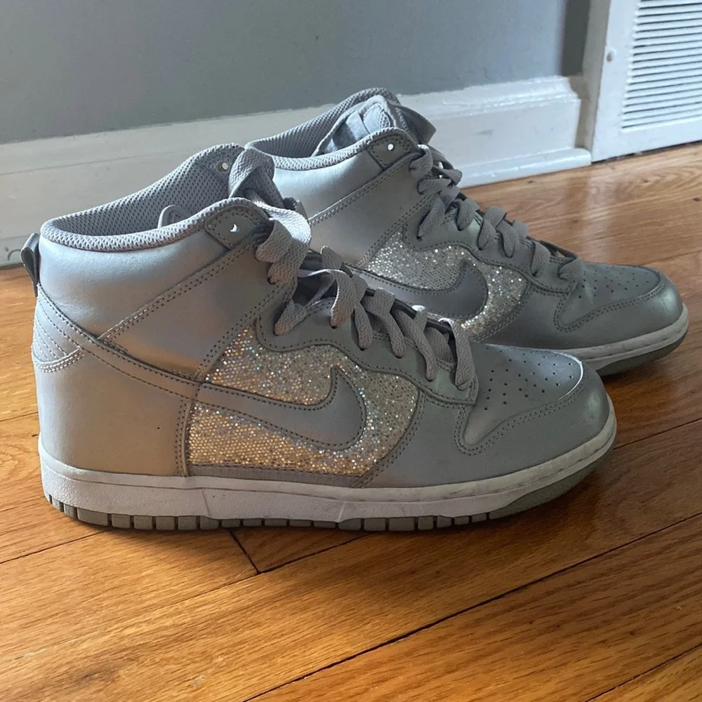 Nike Women's Sneakers in Gray with Silver Accents - Picture 1 of 4